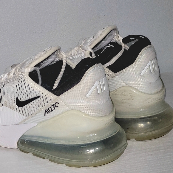 Women's Nike Air Max 270 Running Shoe Sneakers - Picture 13 of 15